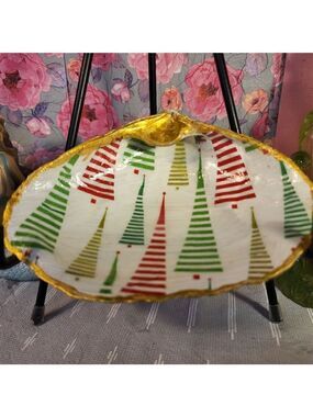 DECOUPAGE CLAM SHELL DECOUPAGE TRINKET DISH CHRISTMAS TREES